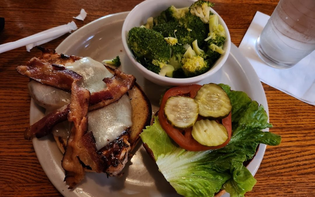 Rafferty’s Restaurant: Your Go-To Spot for Burgers and Steaks in Bowling Green